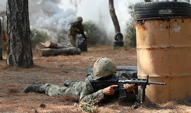 Harbiyeliler zorlu eğitimlerle göreve hazırlanıyor