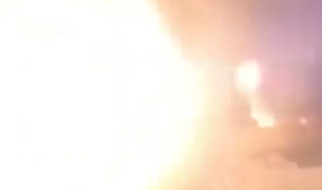 Hatay'da 6 kişinin etkilendiği yangındaki patlamalar kamerada