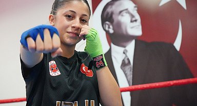 Hem çalışıp hem antrenman yapan muay thai sporcusu Ecrin, dünya şampiyonası biletini aldı