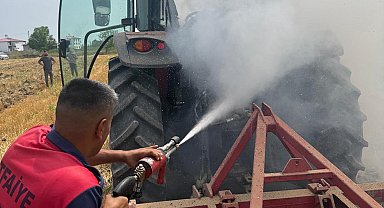 Iğdır'da tarlasını sürerken traktörü yandı