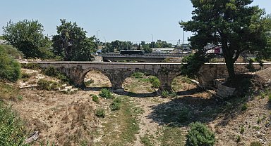 İki medeniyetin izini taşıyan 800 yıllık köprü
