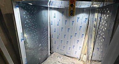 İnşaatta üzerine asansör kabini düşen işçi öldü