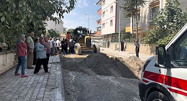 İş makinesinin altında kalan işçi öldü