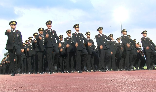 Işıklar Askeri Lisesi'nden mezun olan astsubaylar için mezuniyet töreni