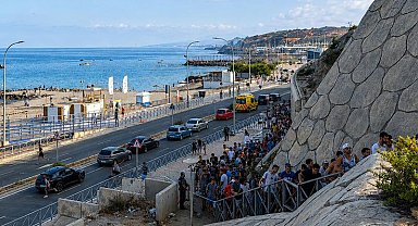 İspanya, göçmenlere karşı deniz bariyeri kurdu