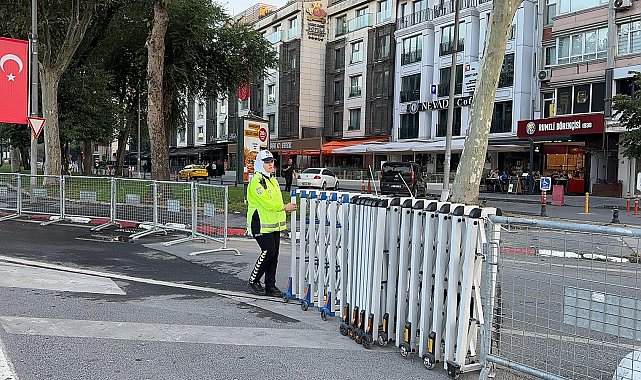 İstanbul'da 30 Ağustos Zafer Bayramı nedeniyle Vatan Caddesi trafiğe kapatıldı