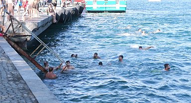 İstanbul'da sıcaktan bunalanlar Bebek Sahili'nde serinledi
