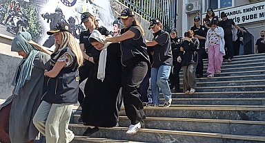 İstanbul'da toplu taşımada turistlere yankesicilik yapan 26 şüpheli adliyeye sevk edildi