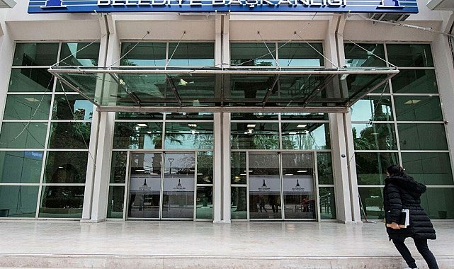 İzmir Büyükşehir Belediyesi'ne yönelik soruşturmada Veli Ağbaba'nın ağabeyi tutuklandı