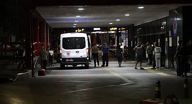 İzmir'de motosiklet bariyerlere çarptı: 1 ölü, 1 ağır yaralı