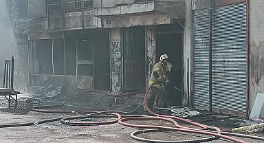 İzmir'de sünger deposunda yangın