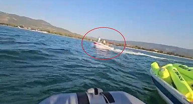 İznik Gölü'nde bottan düşen 3 kişiyi vatandaşlar kurtardı: Olay anı kamerada