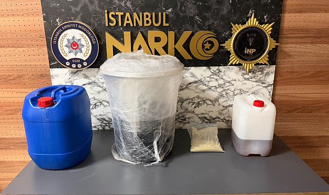 Kadıköy'de uyuşturucu operasyonu: 3 gözaltı