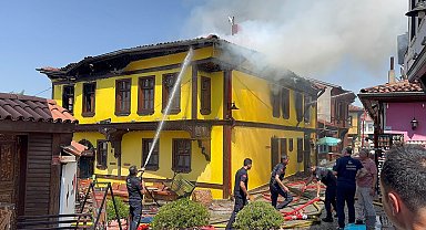 Kafedeki yangında 9 kişi dumandan etkilendi