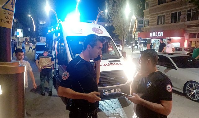 Kaldırımda yayaların 'yol vermeme' kavgası: 1 yaralı