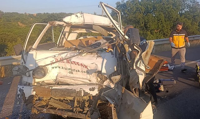Kamyona arkadan çarpan kamyonetin sürücüsü öldü