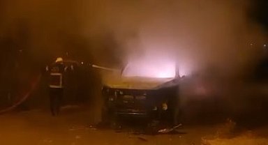 Kamyonetini ve evini ateşe veren mimar, yangında öldü