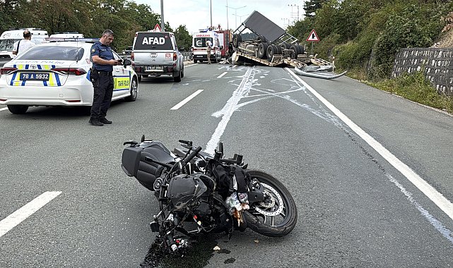 Karşı şeride geçen çekici, motosiklet ile çarpıştı: 2 ölü