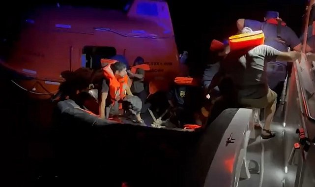 Kastamonu'da su alan gemideki mürettebat kurtarıldı