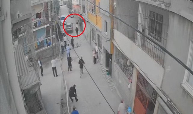 Kavgada otomobilini kalabalığın üzerine sürdü: 1'i ağır 4 yaralı