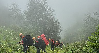 Kayıp kişi, 600 metrelik uçuruma yuvarlanan aracında ölü bulundu