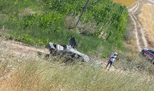 Kayseri'de tarlaya devrilen otomobildeki baba-oğul öldü