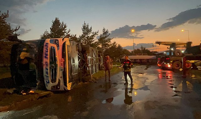 Kayseri'de yolcu otobüsü ile akaryakıt tankeri çarpıştı: 2'si ağır 35 yaralı