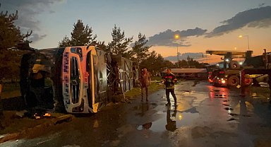Kayseri'de yolcu otobüsü ile akaryakıt tankeri çarpıştı: 2'si ağır 35 yaralı