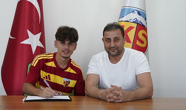 Kayserispor, Mikail Kulaksız ile profesyonel sözleşme imzaladı