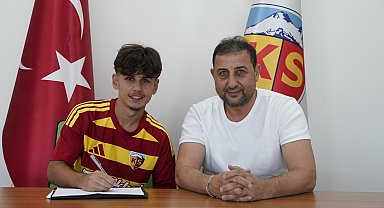 Kayserispor, Mikail Kulaksız ile profesyonel sözleşme imzaladı