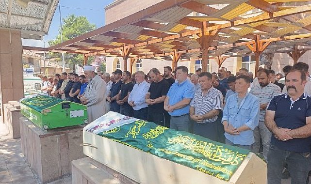 Kazada ölen anne ve kızı Çorum'da toprağa verildi
