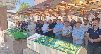 Kazada ölen anne ve kızı Çorum'da toprağa verildi
