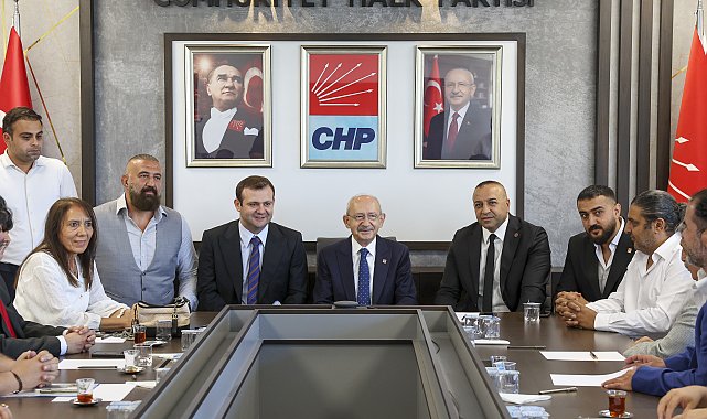 Kılıçdaroğlu, CHP Spor Kurulu Yönetim Kurulu üyeleriyle bir araya geldi