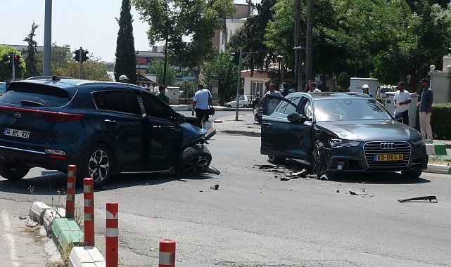 Kilis'te otomobiller çarpıştı; 4 yaralı