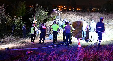 Kırıkkale'de aydınlatma direğine çarpan otomobil takla attı: 1 ölü, 2 yaralı