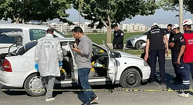 Kırmızı ışıkta saldırıya uğradılar: 1 ölü, 2 yaralı