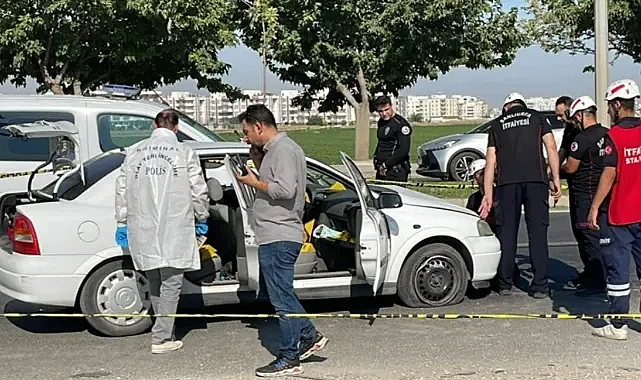 Kırmızı ışıkta saldırıya uğradılar: 1 ölü, 2 yaralı