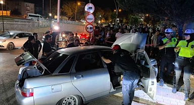 Kontrolden çıkıp direğe çarptı