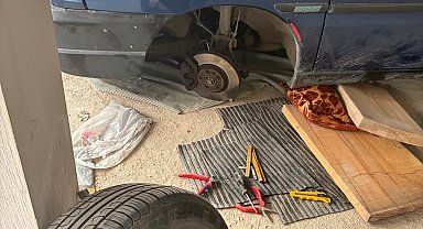 Krikonun kaymasıyla 1,5 tonluk otomobilin altında kalıp, ağır yaralandı