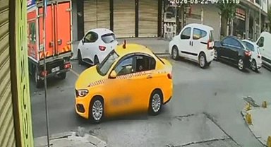Küçükçekmece'de kuyumcuya silahlı saldırı kamerada; 2 şüpheli taksiyle olay yerine gelmiş