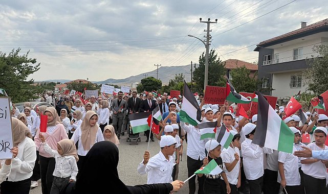 Kur'an kursu öğrencilerinden Gazze'ye destek yürüyüşü