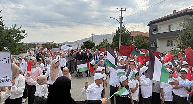 Kur'an kursu öğrencilerinden Gazze'ye destek yürüyüşü