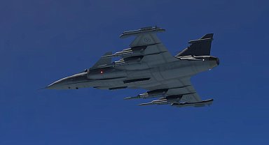 Macaristan'da savaş uçağı düştü