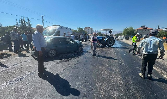 Malatya'da otomobil ile traktör çarpıştı; 3 yaralı