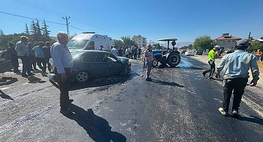 Malatya'da otomobil ile traktör çarpıştı; 3 yaralı