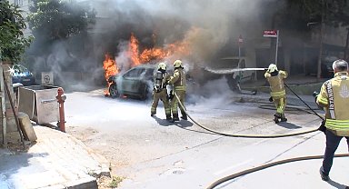 Maltepe'de park halindeki elektrikli araç alev alev yandı