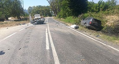Manisa'da iki otomobil çarpıştı: 2 kardeş öldü, 2 yaralı