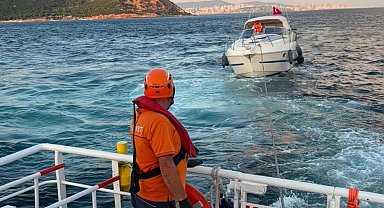Marmara Denizi'nde Kınalıada açıklarında arızalanan tekne kurtarıldı