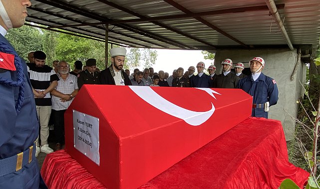 Merdivenli itfaiye aracıyla evine girerken kazada ölen uzman çavuş defnedildi
