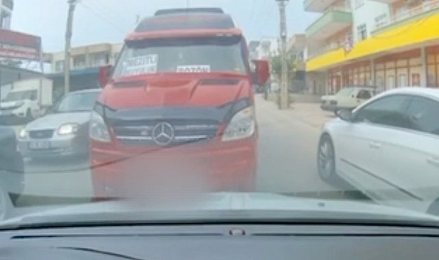 Mersin'de ters şeritte ilerleyen dolmuş şoförünün ehliyetine el konuldu